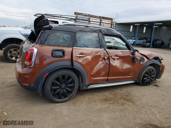2017 MINI Countryman Cooper with VIN WMZYV5C30H3E01827, listed as a Copart auction lot 76068674 with 61,677 mi miles and Salvage Title. Bid and sale history available at carsss.com. Image 3.