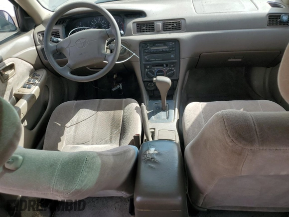 1998 Toyota Camry LE z VIN JT2BF28K4W0114447, wystawiony jako Copart lot #50846275 z przebiegiem 288 989 mil mil oraz Szkoda całkowita • Salvage title. Historia ofert i sprzedaży dostępna na DreamBid. Obrazek 8.