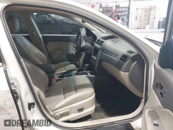 2010 Ford Fusion Hybrid with VIN 3FADP0L30AR152547, listed as a IAAI auction lot 42191154 with 105,180 mi miles. Bid and sale history available at carsss.com. Image 5.