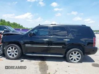 2014 GMC Yukon Denali z VIN 1GKS1EEF0ER217152, wystawiony jako IAAI lot #42269157 z przebiegiem 196 023 mil mil oraz . Historia ofert i sprzedaży dostępna na DreamBid. Obrazek 14.