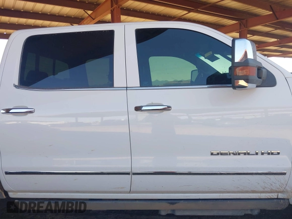 2016 GMC Sierra 2500HD Denali z VIN 1GT12UE85GF157972, wystawiony jako IAAI lot #40659216 z przebiegiem 130 351 mil mil oraz . Historia ofert i sprzedaży dostępna na DreamBid. Obrazek 13.