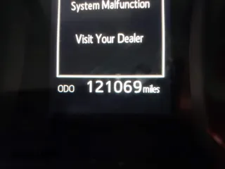 2019 Toyota Camry LE z VIN 4T1B11HK3KU769178, wystawiony jako IAAI lot #41348861 z przebiegiem 121 069 mil mil oraz . Historia ofert i sprzedaży dostępna na DreamBid. Obrazek 16.