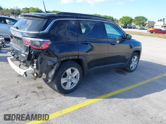 2022 Jeep Compass Latitude with VIN 3C4NJCBB6NT229344, listed as a IAAI auction lot 41686958 with 40,696 mi miles and . Bid and sale history available at carsss.com. Image 4.
