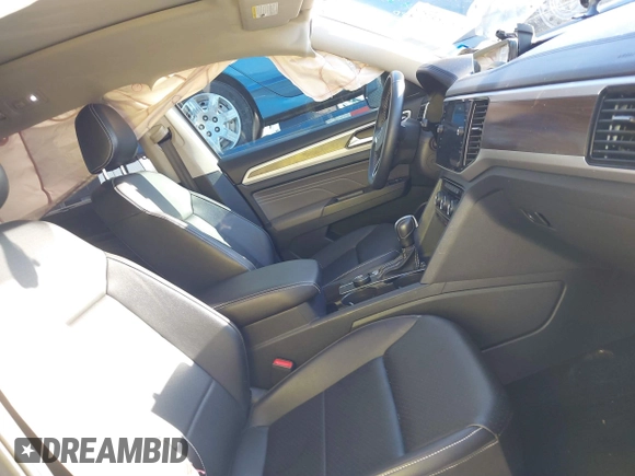 2022 Volkswagen Atlas 3.6L V6 SE w/Technology with VIN 1V2KR2CA3NC553471, listed as a IAAI auction lot 41676244 with 39,520 mi miles. Bid and sale history available at carsss.com. Image 5.