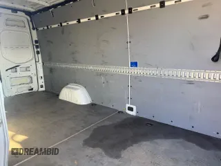 2019 Freightliner Sprinter z VIN WDRPF1CD0KT009249, wystawiony jako Copart lot #45033195 z przebiegiem Nie podano mil oraz Szkody całkowita. Historia ofert i sprzedaży dostępna na DreamBid. Obrazek 6.