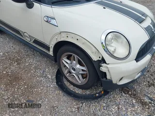 2008 MINI Hardtop S z VIN WMWMF73538TT89353, wystawiony jako IAAI lot #42647235 z przebiegiem 145 321 mil mil oraz . Historia ofert i sprzedaży dostępna na DreamBid. Obrazek 6.