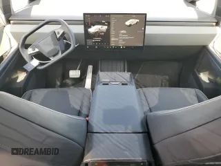 2024 Tesla Cybertruck z VIN 7G2CEHED9RA047674, wystawiony jako Copart lot #61213915 z przebiegiem 1 323 mil mil oraz Szkoda całkowita • Salvage title. Historia ofert i sprzedaży dostępna na DreamBid. Obrazek 8.
