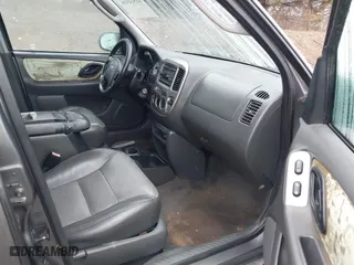 2004 Ford Escape XLT with VIN 1FMYU93134KA37307, listed as a IAAI auction lot 41514916 with 207,522 mi miles. Bid and sale history available at carsss.com. Image 5.