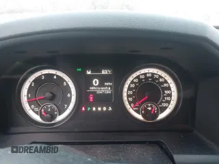 2015 Ram 1500 Express z VIN 1C6RR7FT4FS731476, wystawiony jako IAAI lot #42448640 z przebiegiem 104 713 mil mil oraz . Historia ofert i sprzedaży dostępna na DreamBid. Obrazek 7.