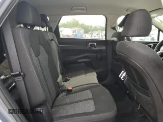 2022 Kia Sorento LX z VIN 5XYRG4LC0NG082538, wystawiony jako Copart lot #53809285 z przebiegiem 43 910 mil mil oraz Szkoda całkowita • Salvage title. Historia ofert i sprzedaży dostępna na DreamBid. Obrazek 10.