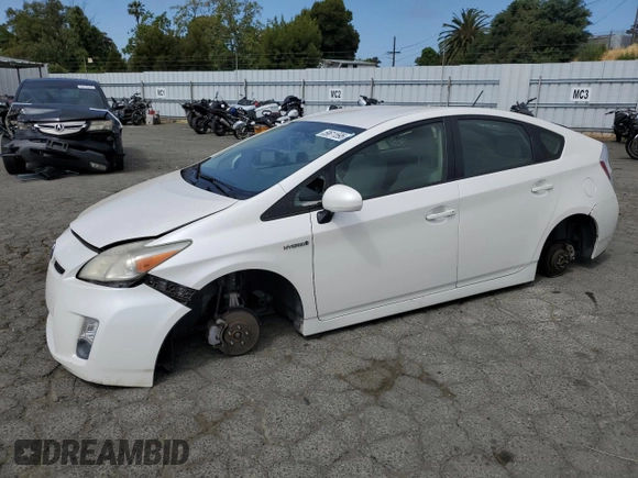 2011 Toyota Prius I z VIN JTDKN3DUXB5335930, wystawiony jako Copart lot #59611595 z przebiegiem 159 570 mil mil oraz Szkoda całkowita • Salvage title. Historia ofert i sprzedaży dostępna na DreamBid. Obrazek 1.