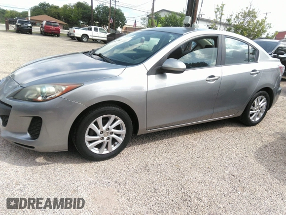 2012 Mazda 3 i Touring z VIN JM1BL1V83C1622692, wystawiony jako IAAI lot #42447571 z przebiegiem 136 065 mil mil oraz . Historia ofert i sprzedaży dostępna na DreamBid. Obrazek 2.