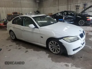 2009 BMW 3 Series 328i z VIN WBAPH77519NM27606, wystawiony jako Copart lot #58413525 z przebiegiem 240 647 mil mil oraz Tytuł czysty. Historia ofert i sprzedaży dostępna na DreamBid. Obrazek 4.