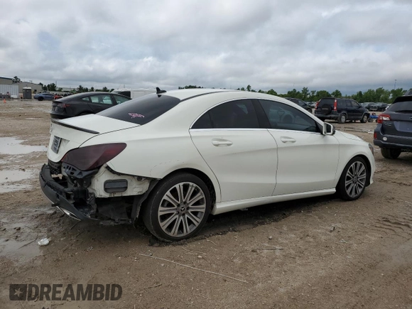 2018 Mercedes-Benz CLA 250 z VIN WDDSJ4EB7JN592630, wystawiony jako Copart lot #53271775 z przebiegiem 84 383 mil mil oraz Szkoda całkowita • Salvage title. Historia ofert i sprzedaży dostępna na DreamBid. Obrazek 3.