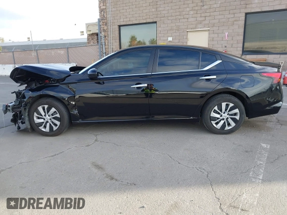 2022 Nissan Altima 2.5 S with VIN 1N4BL4BV8NN381791, listed as a IAAI auction lot 41819319 with 43,902 mi miles. Bid and sale history available at carsss.com. Image 15.