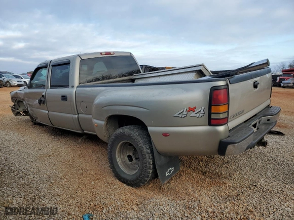 2002 Chevrolet Silverado 3500 LT with VIN 1GCJK33152F107596, listed as a Copart auction lot 82113704 with NaN miles and Salvage Title. Bid and sale history available at carsss.com. Image 2.