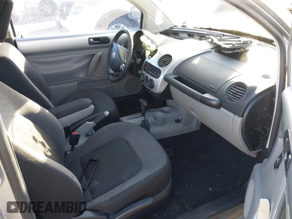 2000 Volkswagen Beetle GLS с VIN 3VWCA21C2YM439205, выставлен на аукционе IAAI как лот 41678418 с пробегом 184 429 миль миль и . История ставок и продаж доступна на DreamBid. Изображение 5.