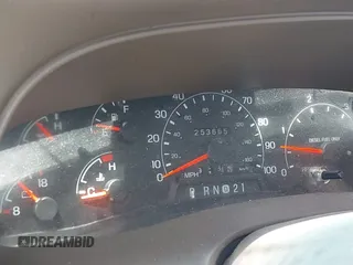 2000 Ford Excursion Limited с VIN 1FMNU42F1YEE50348, выставлен на аукционе IAAI как лот 42212549 с пробегом 253 665 миль миль и . История ставок и продаж доступна на DreamBid. Изображение 7.