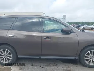 2015 Nissan Pathfinder S with VIN 5N1AR2MN0FC622662, listed as a IAAI auction lot 42116398 with 172,935 mi miles. Bid and sale history available at carsss.com. Image 13.