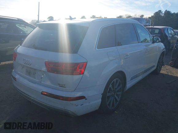 2017 Audi Q7 Premium Plus with VIN WA1LAAF7XHD003300, listed as a IAAI auction lot 41265476 with 137,157 mi miles. Bid and sale history available at carsss.com. Image 4.