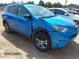 2017 Toyota RAV4 LE z VIN JTMZFREV1HJ719312, wystawiony jako IAAI lot #42269184 z przebiegiem 61 359 mil mil oraz . Historia ofert i sprzedaży dostępna na DreamBid. Obrazek 1.