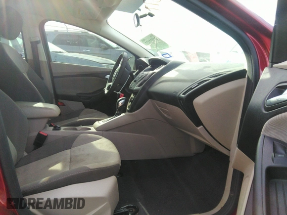 2013 Ford Focus SE with VIN 1FADP3K22DL209635, listed as a IAAI auction lot 35527377 with 91,180 mi miles. Bid and sale history available at carsss.com. Image 5.