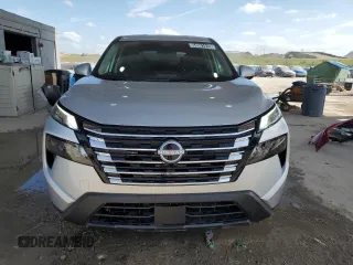 2025 Nissan Rogue SV with VIN 5N1BT3BA3SC826958, listed as a Copart auction lot 54581915 with 1,204 mi miles and Clean Title. Bid and sale history available at DreamBid. Image 5.