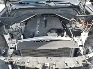 2015 BMW X5 xDrive35i z VIN 5UXKR0C58F0P03231, wystawiony jako Copart lot #60964305 z przebiegiem 71 419 mil mil oraz Szkoda całkowita • Salvage title. Historia ofert i sprzedaży dostępna na DreamBid. Obrazek 12.