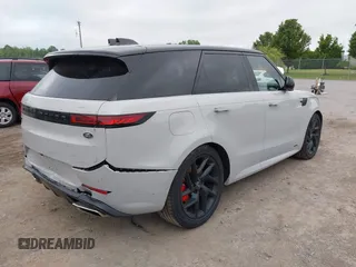 2023 Land Rover Range Rover Sport Autobiography z VIN SAL119E4XPA132200, wystawiony jako IAAI lot #42525401 z przebiegiem 14 435 mil mil oraz . Historia ofert i sprzedaży dostępna na DreamBid. Obrazek 4.