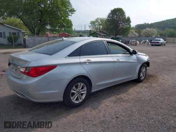 2013 Hyundai Sonata GLS with VIN 5NPEB4AC6DH539103, listed as a IAAI auction lot 42124467 with 182,907 mi miles and . Bid and sale history available at carsss.com. Image 4.