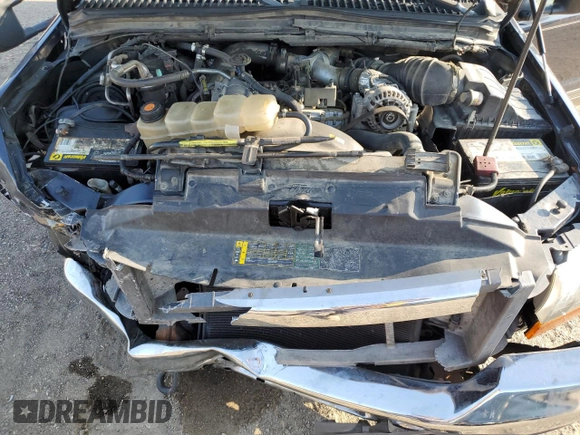 2000 Ford Excursion Limited with VIN 1FMNU42F5YEA90629, listed as a Copart auction lot 58949025 with 449,482 mi miles and Salvage title. Bid and sale history available at DreamBid. Image 12.