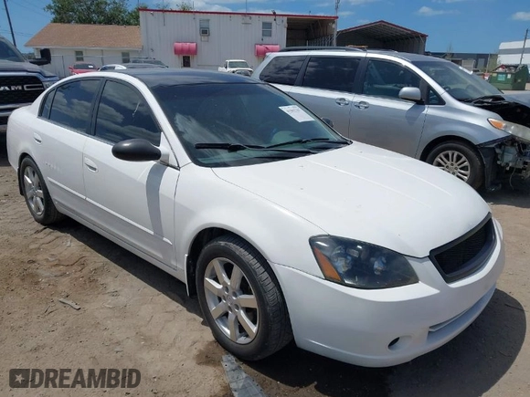 2005 Nissan Altima 2.5 S with VIN 1N4AL11EX5C323608, listed as a IAAI auction lot 41962367 with 160,026 mi miles. Bid and sale history available at carsss.com. Image 1.