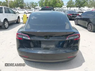 2023 Tesla Model 3 z VIN 5YJ3E1EA0PF571330, wystawiony jako IAAI lot #42198817 z przebiegiem 39 682 mil mil oraz . Historia ofert i sprzedaży dostępna na DreamBid. Obrazek 16.