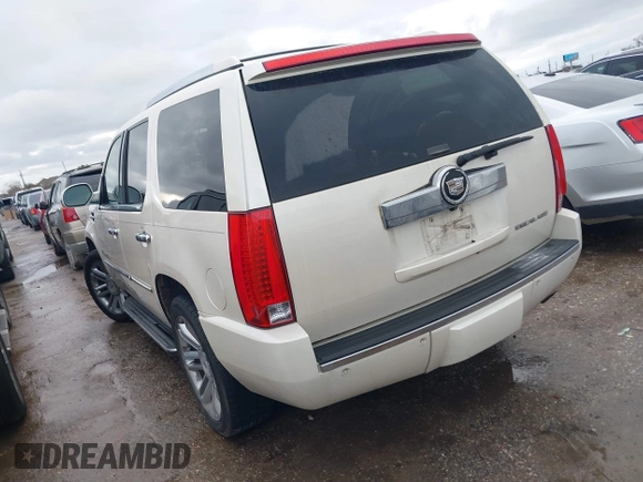 2008 Cadillac Escalade with VIN 1GYEC63878R219699, listed as a IAAI auction lot 41474186 with 214,080 mi miles. Bid and sale history available at carsss.com. Image 3.