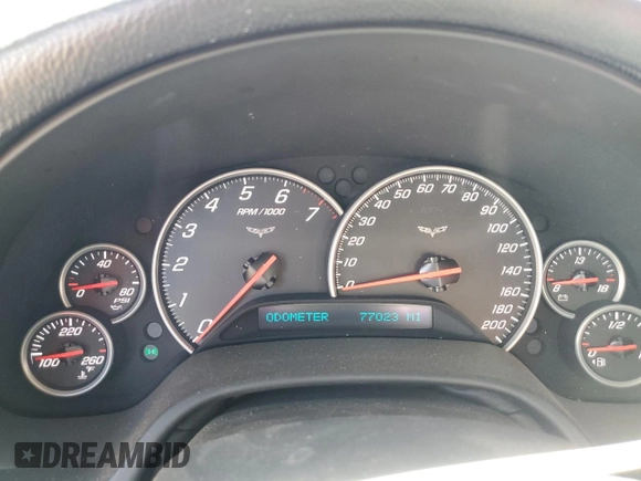 2010 Chevrolet Corvette z VIN 1G1YF2DW1A5101458, wystawiony jako Copart lot #53682255 z przebiegiem 77 023 mil mil oraz Szkoda całkowita • Salvage title. Historia ofert i sprzedaży dostępna na DreamBid. Obrazek 9.
