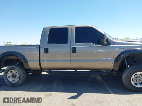 2006 Ford F-250 XL z VIN 1FTSW21P06EA12272, wystawiony jako IAAI lot #42101086 z przebiegiem 247 602 mil mil oraz . Historia ofert i sprzedaży dostępna na DreamBid. Obrazek 14.