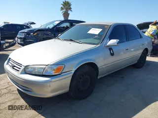 2001 Toyota Camry CE with VIN 4T1BG22K11U111984, listed as a IAAI auction lot 42009171 with 160,082 mi miles. Bid and sale history available at carsss.com. Image 2.