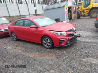 2020 Kia Forte LXS z VIN 3KPF24AD9LE215384, wystawiony jako IAAI lot #40951994 z przebiegiem 72 255 mil mil oraz . Historia ofert i sprzedaży dostępna na DreamBid. Obrazek 1.