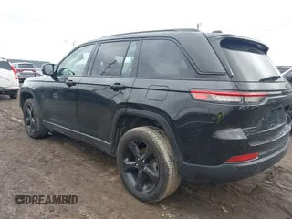 2023 Jeep Grand Cherokee Laredo z VIN 1C4RJHAG4PC599198, wystawiony jako IAAI lot #41741474 z przebiegiem 19 162 mil mil oraz . Historia ofert i sprzedaży dostępna na DreamBid. Obrazek 3.