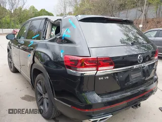 2021 Volkswagen Atlas SE with VIN 1V2RR2CA5MC526642, listed as a IAAI auction lot 42180217 with 40,031 mi miles and . Bid and sale history available at DreamBid. Image 3.