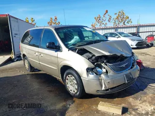 2002 Chrysler Town & Country LX with VIN 2C4GP44322R574839, listed as a IAAI auction lot 40920652 with 218,623 mi miles. Bid and sale history available at carsss.com. Image 1.