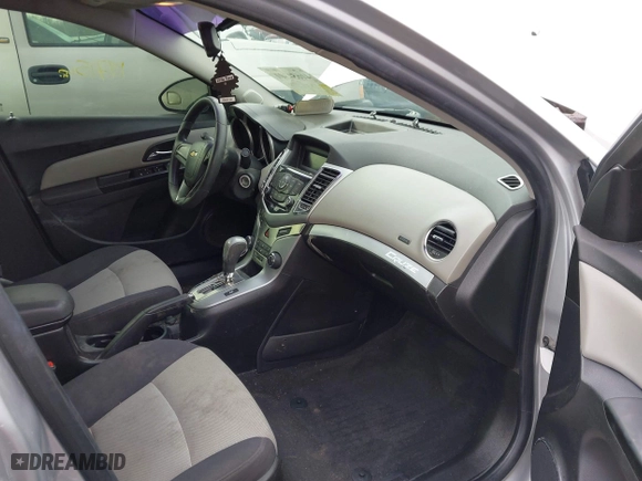 2013 Chevrolet Cruze LS with VIN 1G1PA5SH2D7243942, listed as a IAAI auction lot 41651301 with 147,151 mi miles. Bid and sale history available at carsss.com. Image 5.
