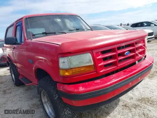 1996 Ford Bronco Custom with VIN 1FMEU15H1TLA52573, listed as a IAAI auction lot 40477130 with 1 mi miles. Bid and sale history available at carsss.com. Image 1.