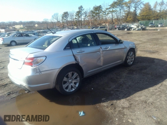 2011 Chrysler 200 Touring z VIN 1C3BC1FB0BN607153, wystawiony jako IAAI lot #38884887 z przebiegiem 153 027 mil mil oraz . Historia ofert i sprzedaży dostępna na DreamBid. Obrazek 4.