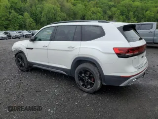 2024 Volkswagen Atlas Peak Edition SEL with VIN 1V2GR2CA7RC550827, listed as a Copart auction lot 55834155 with 1,608 mi miles and Salvage title. Bid and sale history available at DreamBid. Image 2.