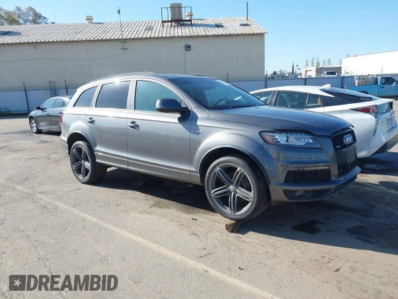 2014 Audi Q7 3.0T S line Prestige with VIN WA1DGAFE2ED009086, listed as a IAAI auction lot 41824179 with 136,899 mi miles. Bid and sale history available at carsss.com. Image 1.