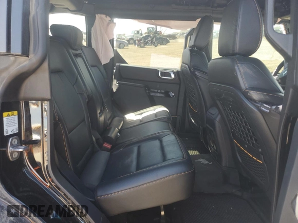 2024 Ford Bronco Badlands z VIN 1FMEE9BP6RLA19522, wystawiony jako Copart lot #52170655 z przebiegiem 10 057 mil mil oraz Szkoda całkowita • Salvage title. Historia ofert i sprzedaży dostępna na DreamBid. Obrazek 11.