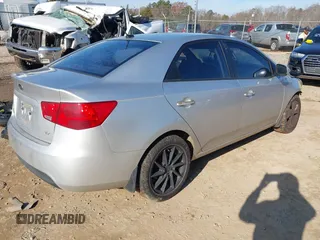 2010 Kia Forte EX z VIN KNAFU4A24A5862810, wystawiony jako IAAI lot #41141468 z przebiegiem 267 768 mil mil oraz . Historia ofert i sprzedaży dostępna na DreamBid. Obrazek 4.