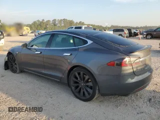 2013 Tesla Model S Performance z VIN 5YJSA1CP6DFP13674, wystawiony jako Copart lot #53043085 z przebiegiem 174 167 mil mil oraz Szkoda całkowita • Salvage title. Historia ofert i sprzedaży dostępna na DreamBid. Obrazek 2.