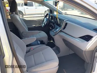 2015 Toyota Sienna LE AAS with VIN 5TDKK3DC5FS642583, listed as a IAAI auction lot 42110445 with 61,668 mi miles. Bid and sale history available at carsss.com. Image 5.